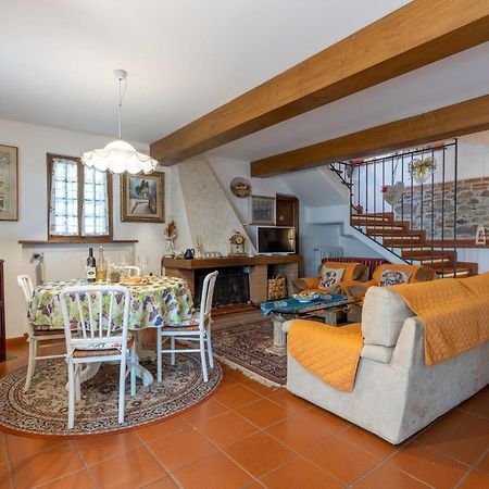 Nice home in Uzzano Pt with 3 Bedrooms, WiFi&Outdoor swimming pool Buitenkant foto