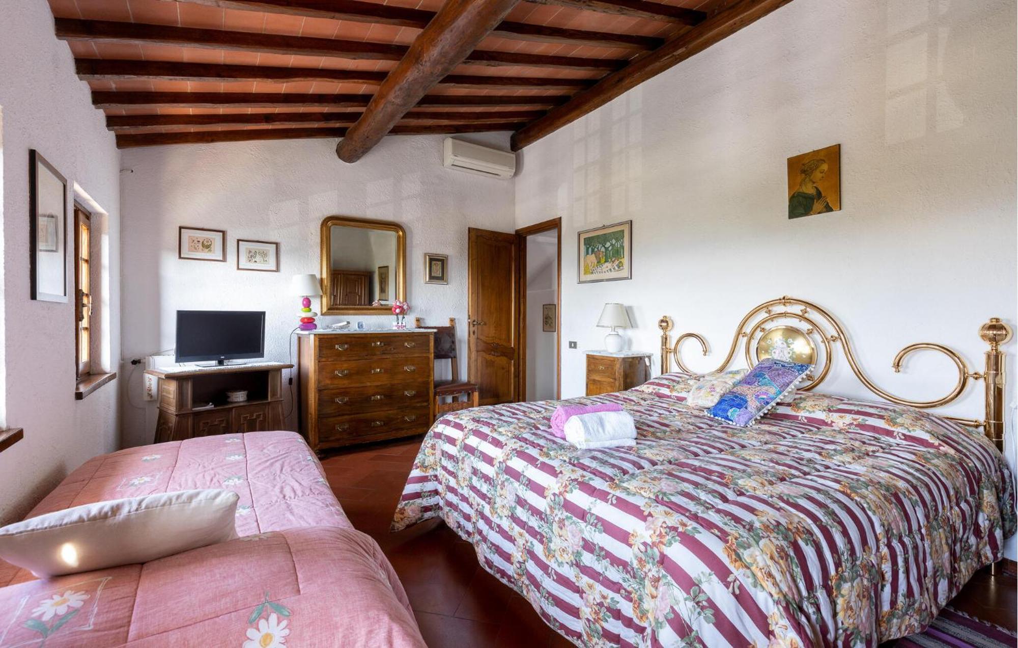 Nice home in Uzzano Pt with 3 Bedrooms, WiFi&Outdoor swimming pool Buitenkant foto