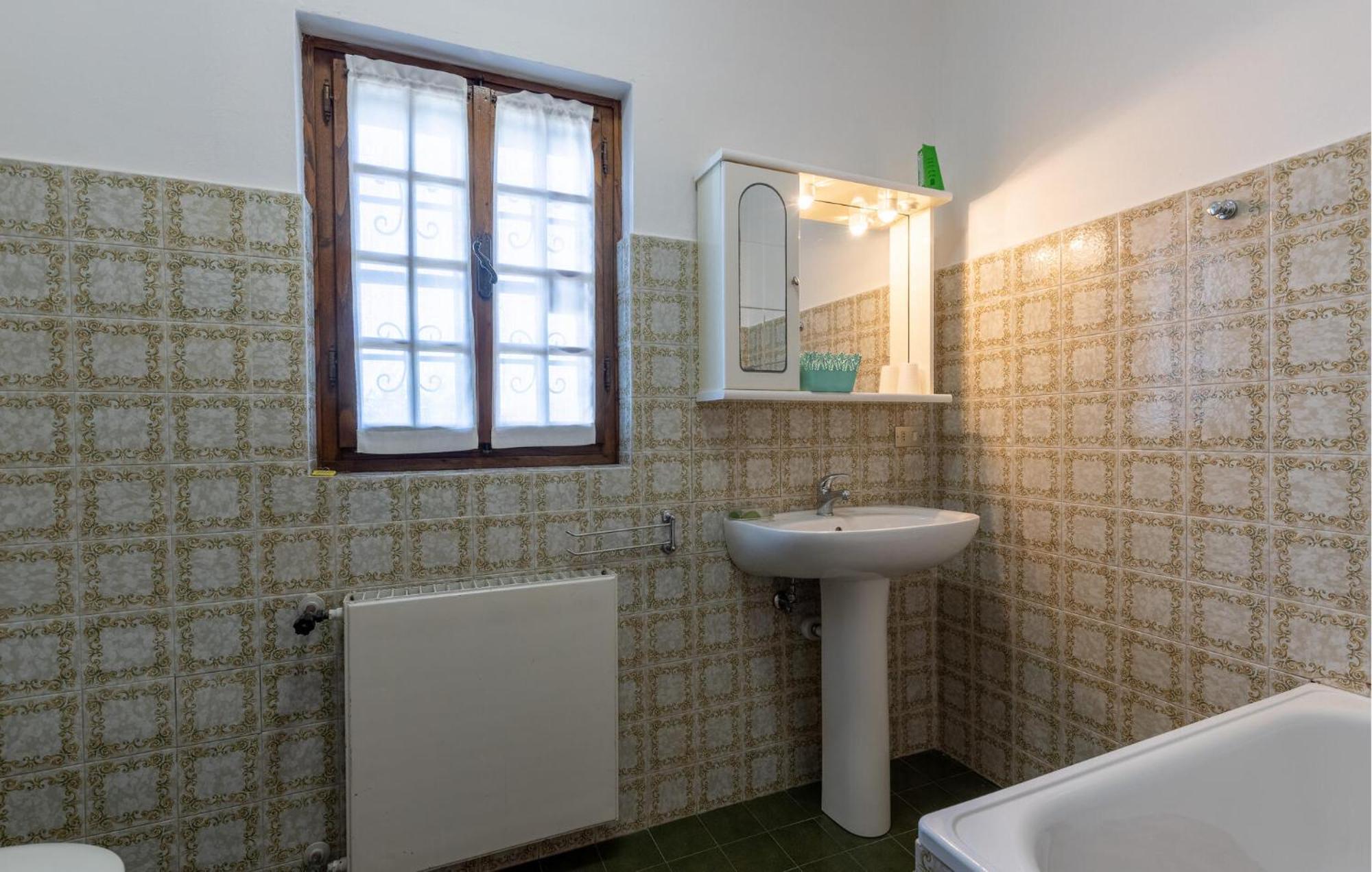 Nice home in Uzzano Pt with 3 Bedrooms, WiFi&Outdoor swimming pool Buitenkant foto