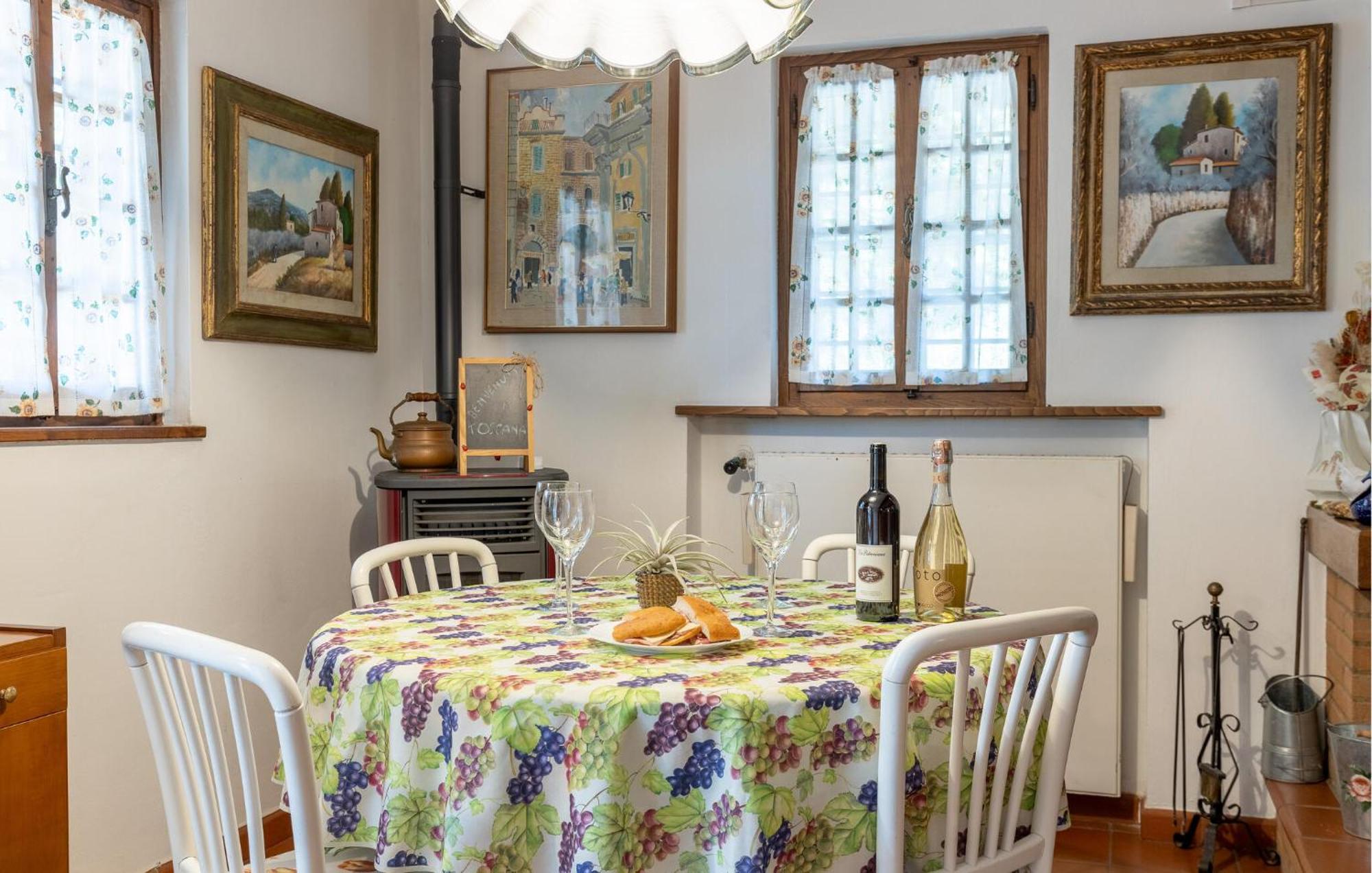 Nice home in Uzzano Pt with 3 Bedrooms, WiFi&Outdoor swimming pool Buitenkant foto