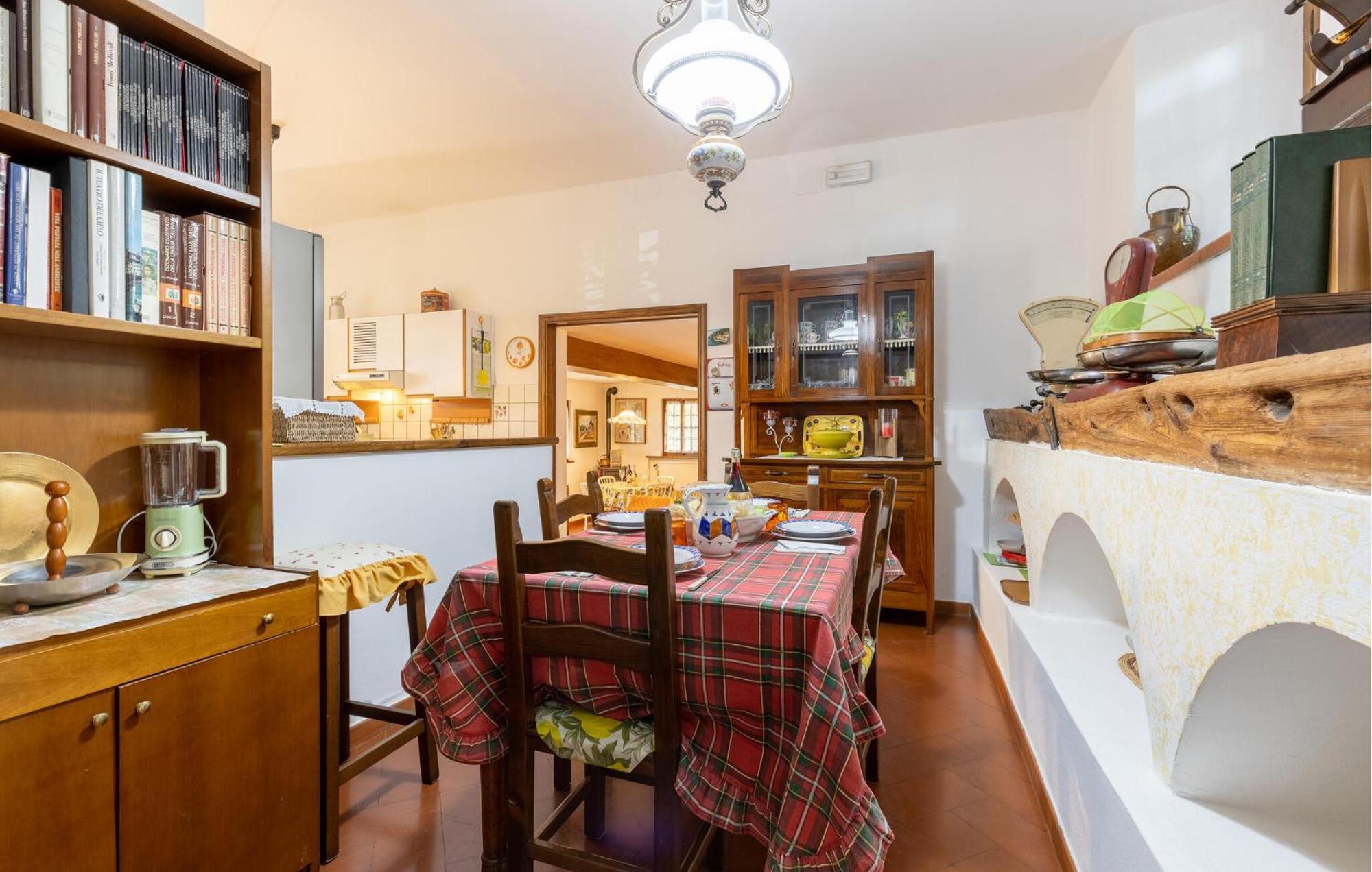 Nice home in Uzzano Pt with 3 Bedrooms, WiFi&Outdoor swimming pool Buitenkant foto