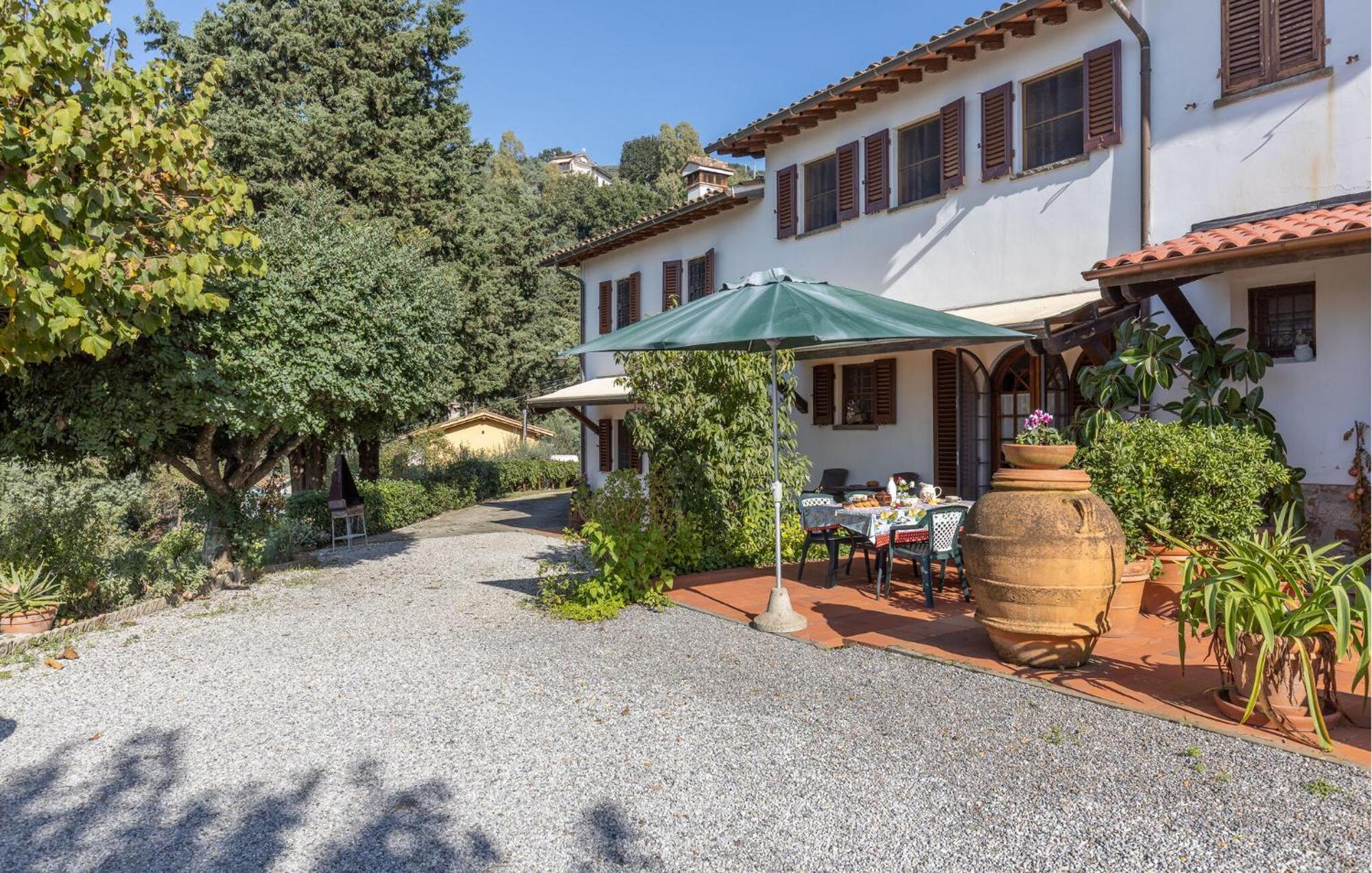 Nice home in Uzzano Pt with 3 Bedrooms, WiFi&Outdoor swimming pool Buitenkant foto